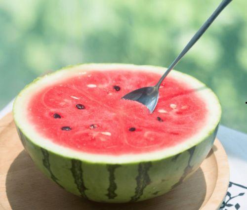 吃瓜三里,揭秘娱乐圈背后的那些事儿