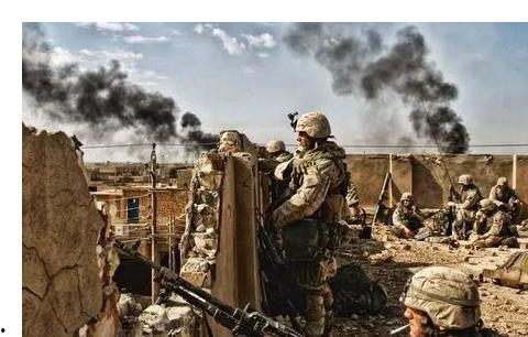 赫尔松吃酉瓜,甜蜜滋味，共享丰收喜悦