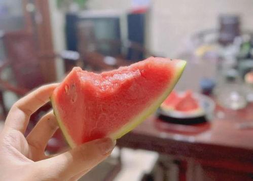 朋友送瓜怎么吃,朋友赠瓜，教你轻松解锁夏日美味