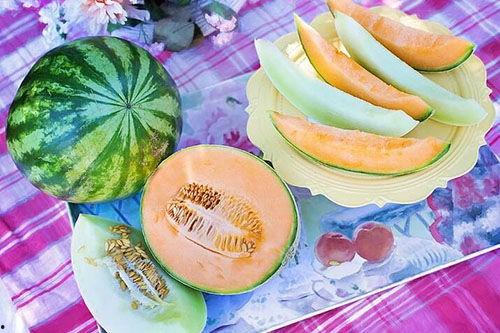 梦见别人给瓜自己吃,瓜果飘香，共享美好时光