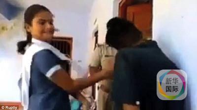 女生警局吃瓜,女生意外吃瓜，揭秘神秘案件背后真相